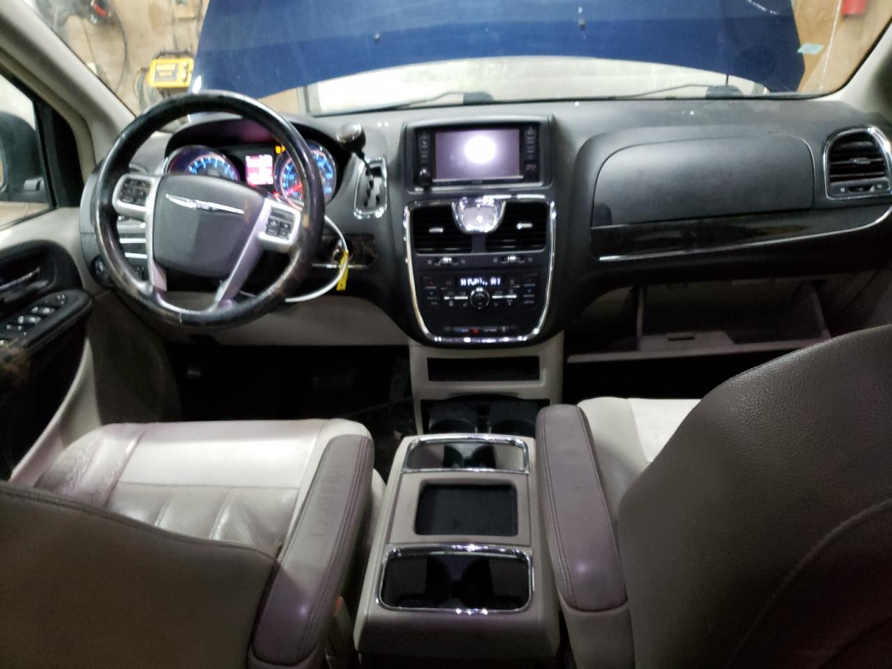 2013 Chrysler Town & Country - Image 8