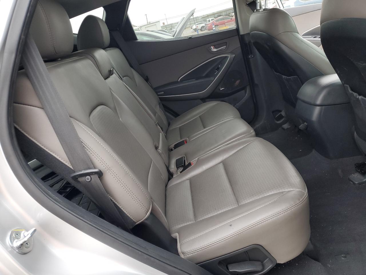 2014 Hyundai Santa Fe - Image 11