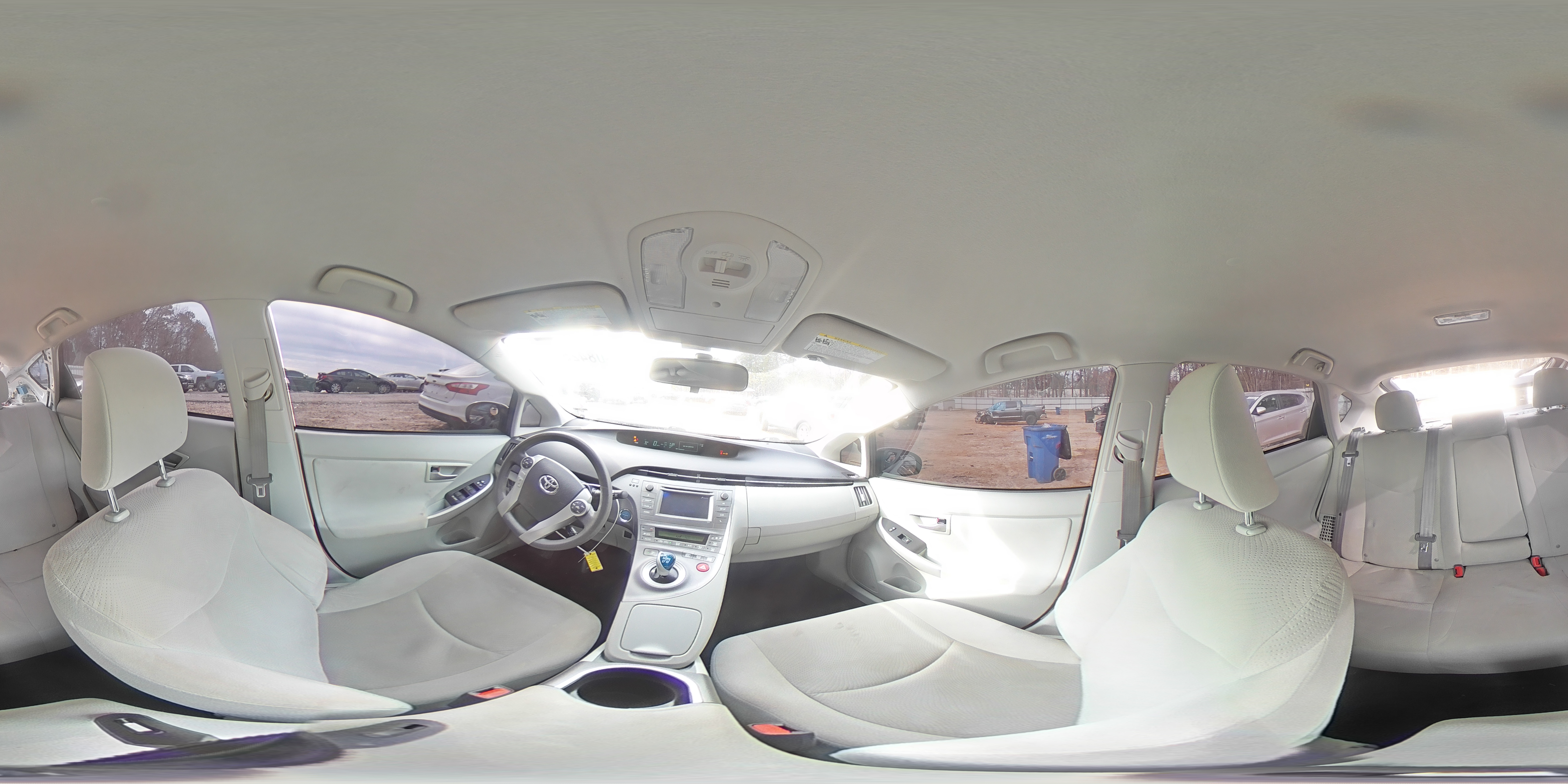 2015 Toyota Prius - Image 12