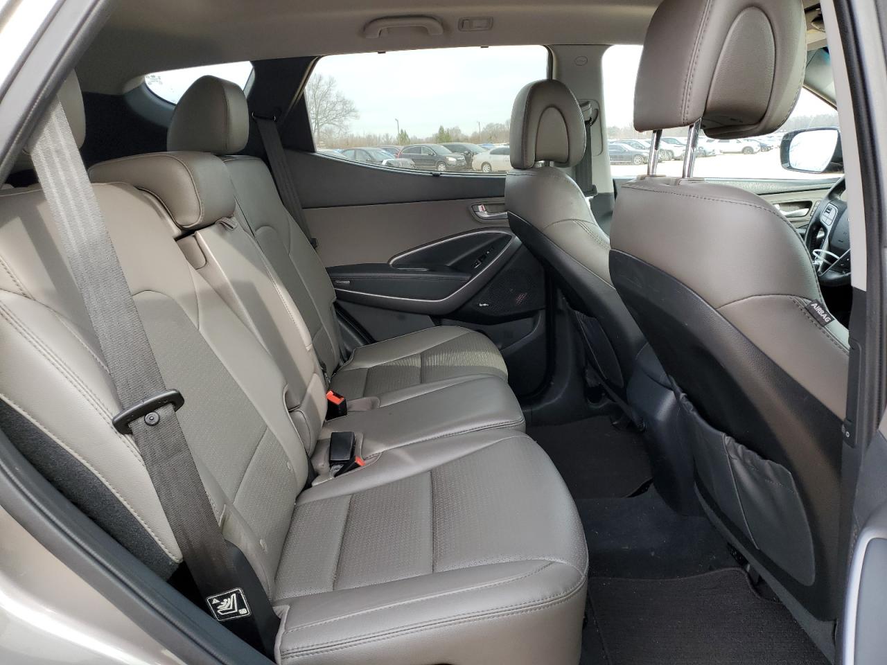 2015 Hyundai Santa Fe - Image 11