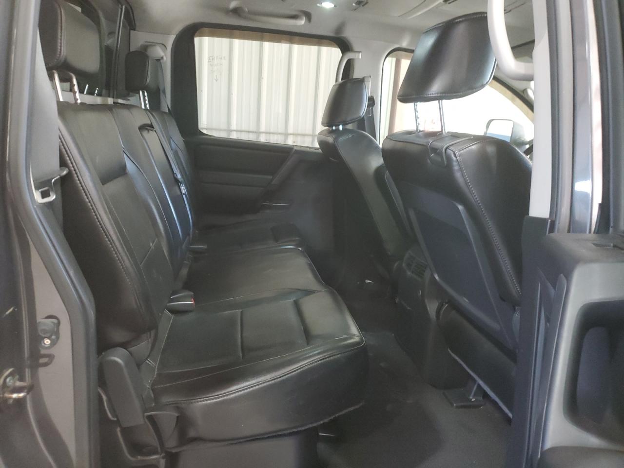 2009 Nissan Titan - Image 10