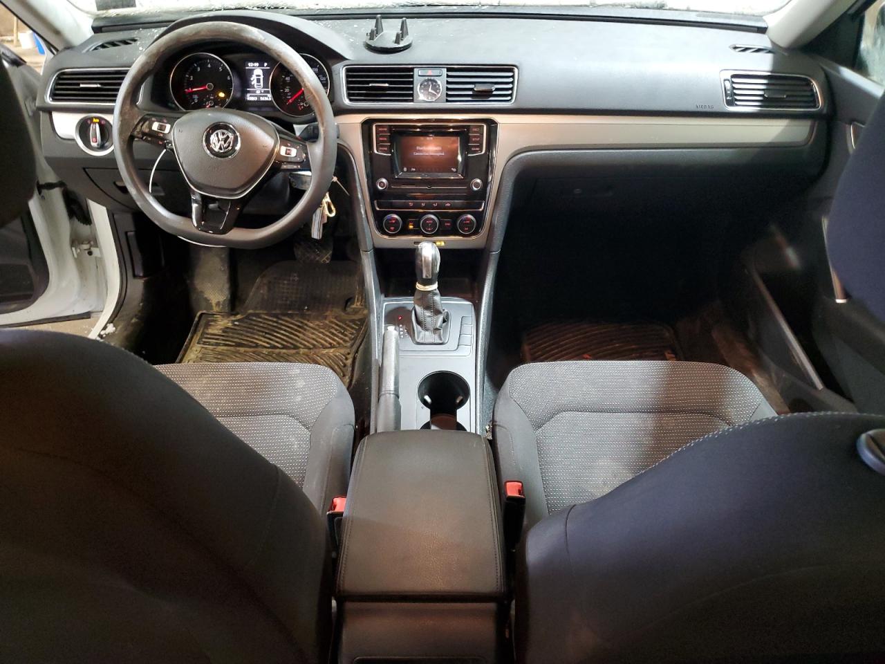 2016 Volkswagen Passat - Image 8