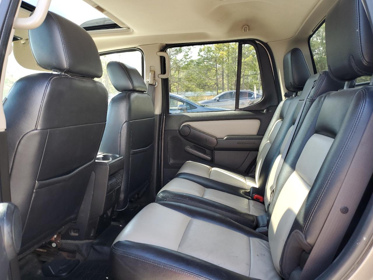 2007 Ford Explorer - Image 10