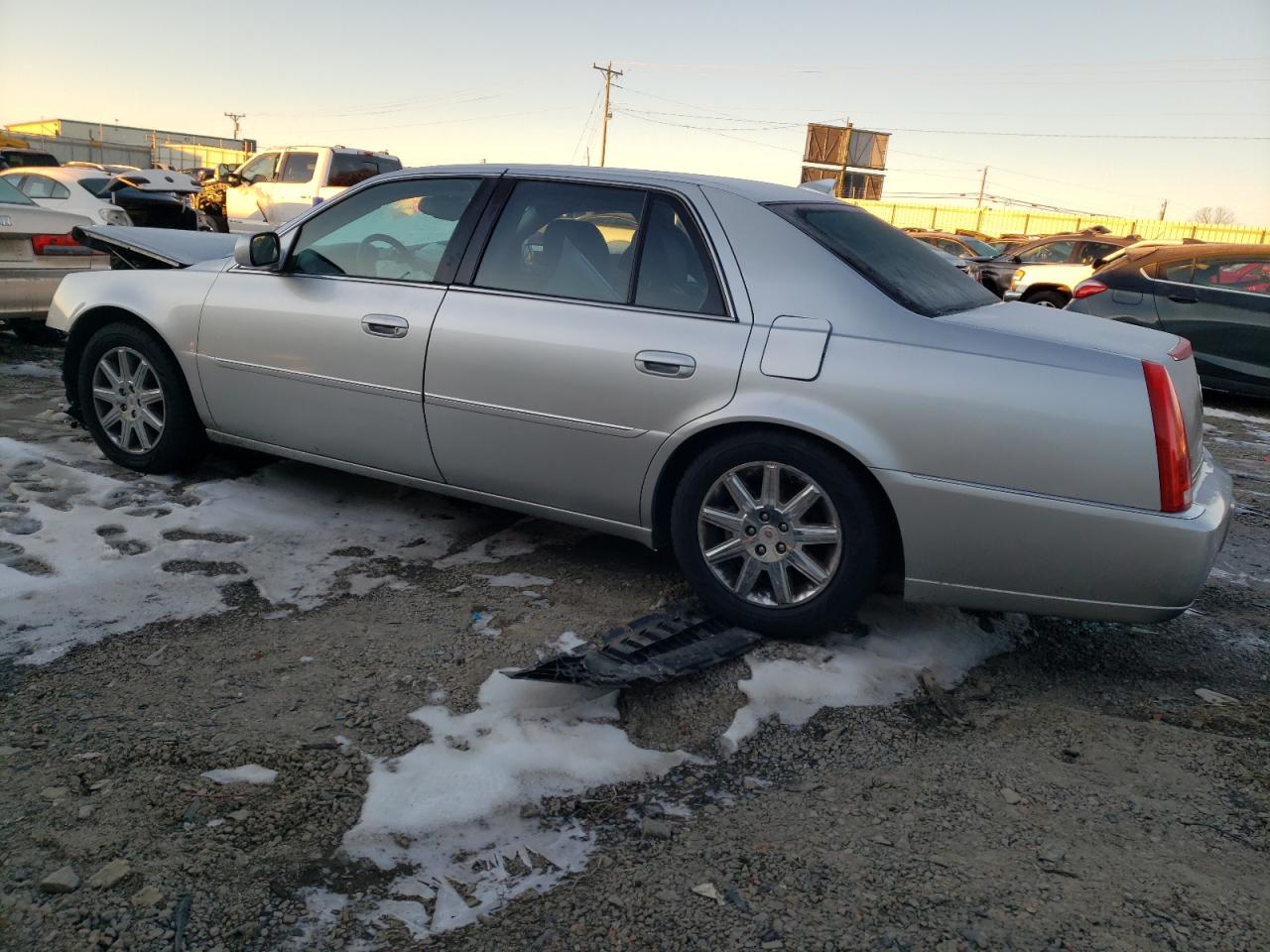 2011 Cadillac DTS - Image 2