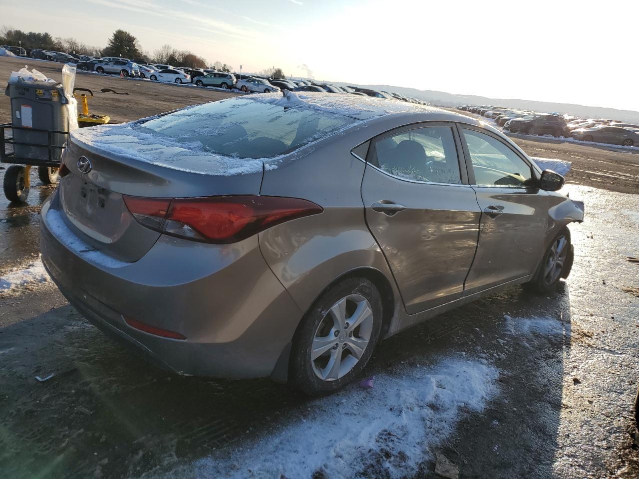 2016 Hyundai Elantra - Image 3