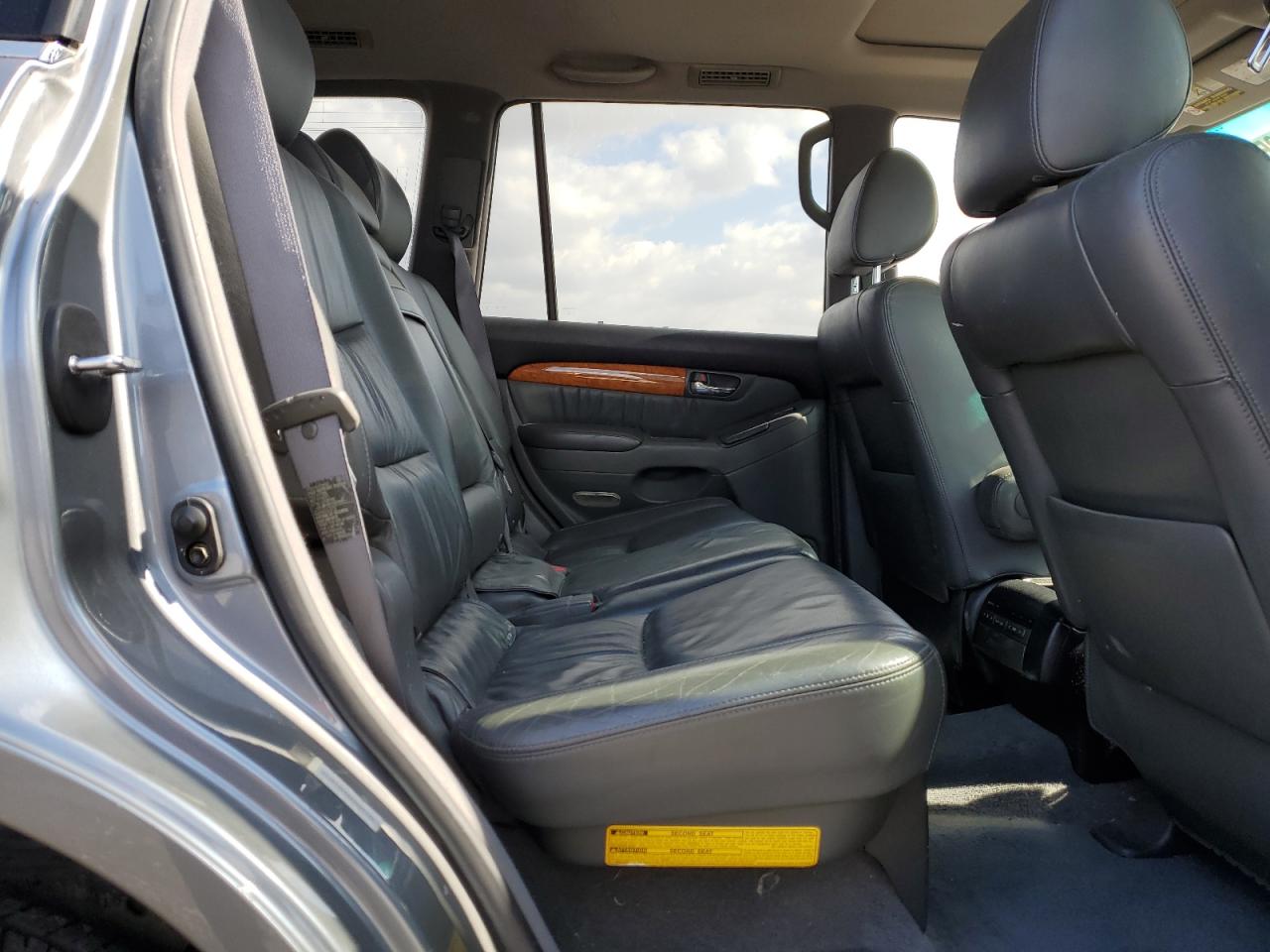 2005 Lexus GX - Image 11