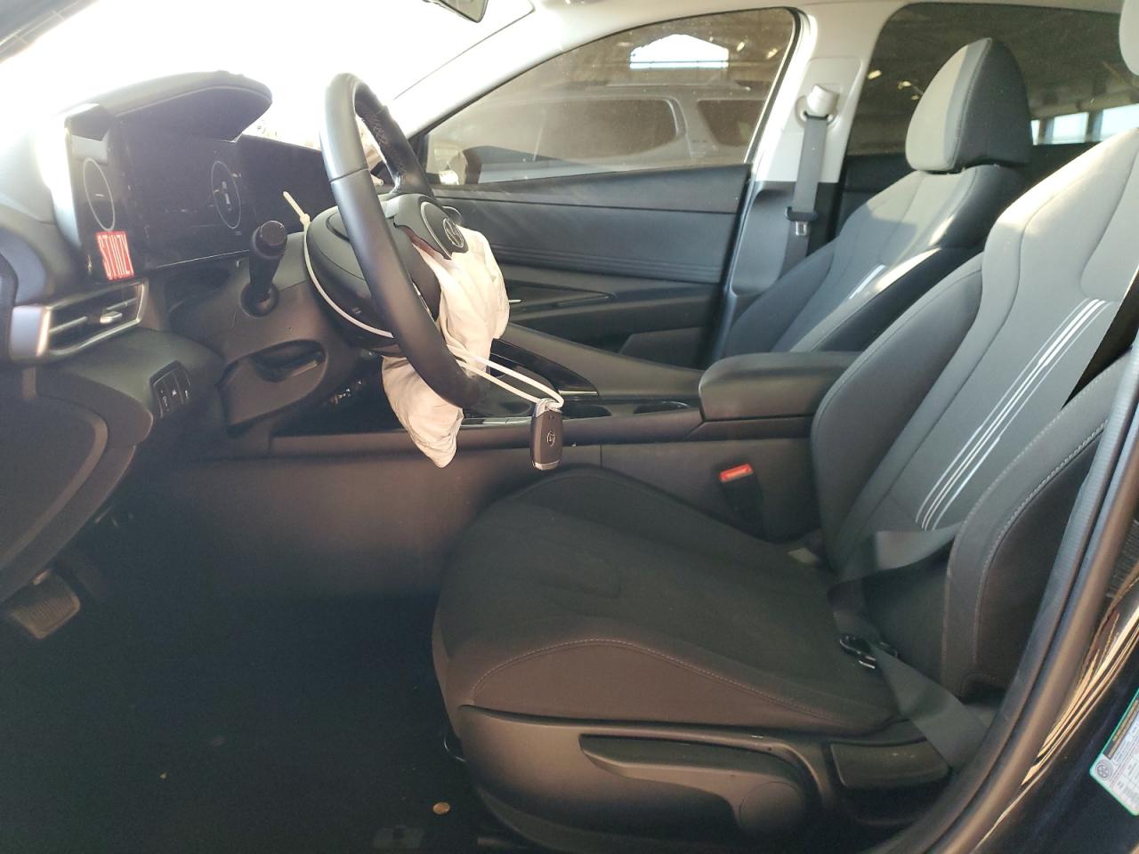 2023 Hyundai Elantra - Image 7