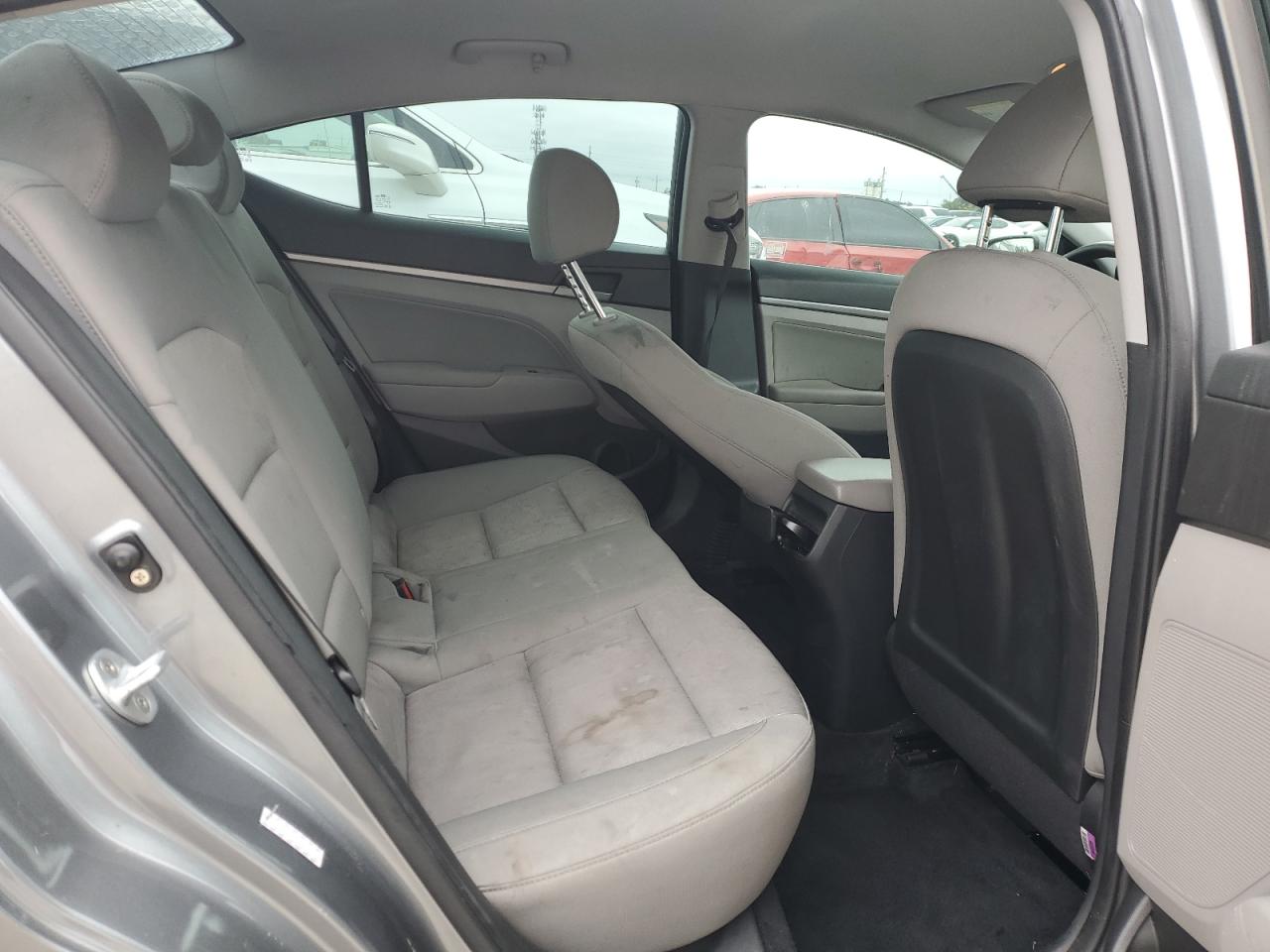 2017 Hyundai Elantra - Image 10