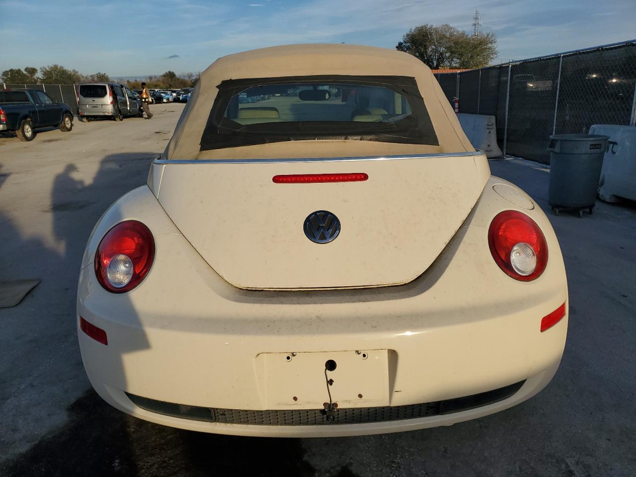 2006 Volkswagen Beetle - Image 6