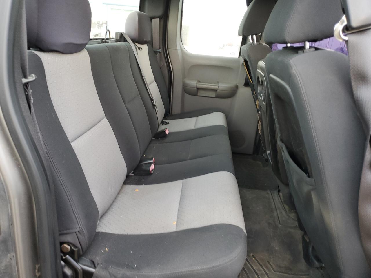 2007 Chevrolet Silverado - Image 10