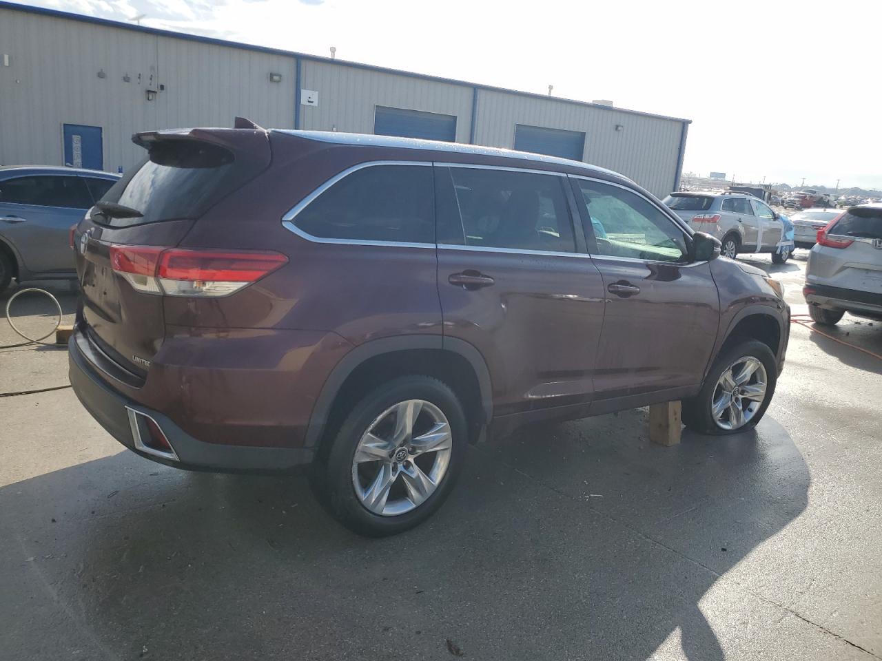 2018 Toyota Highlander - Image 3