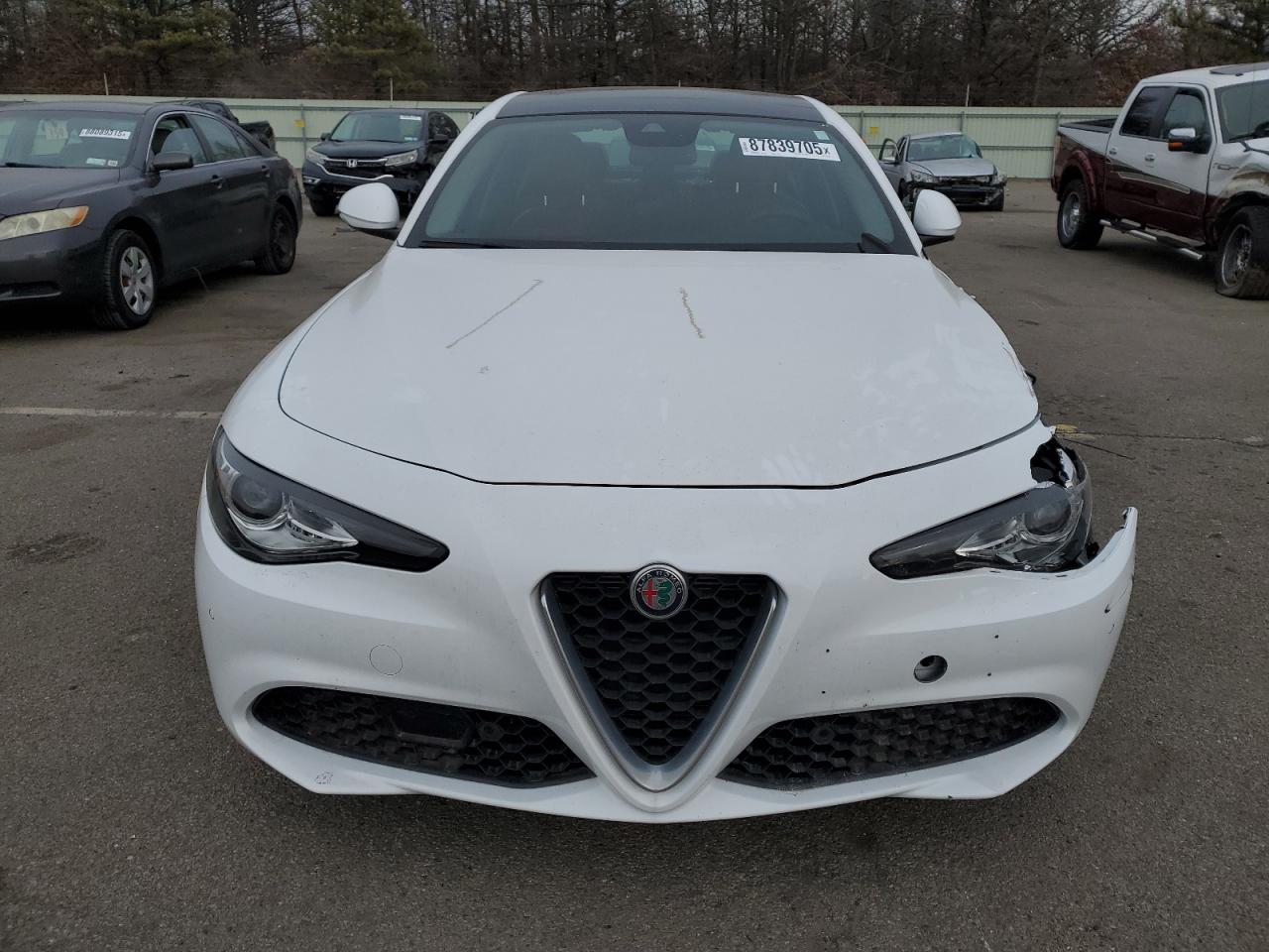 2019 Alfa Romeo Giulia - Image 5