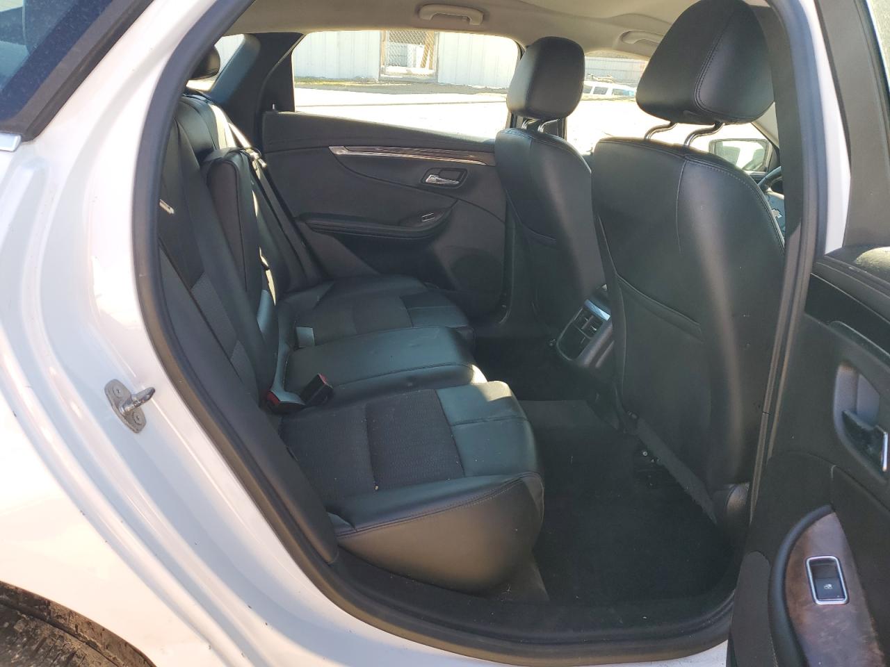 2015 Chevrolet Impala - Image 11