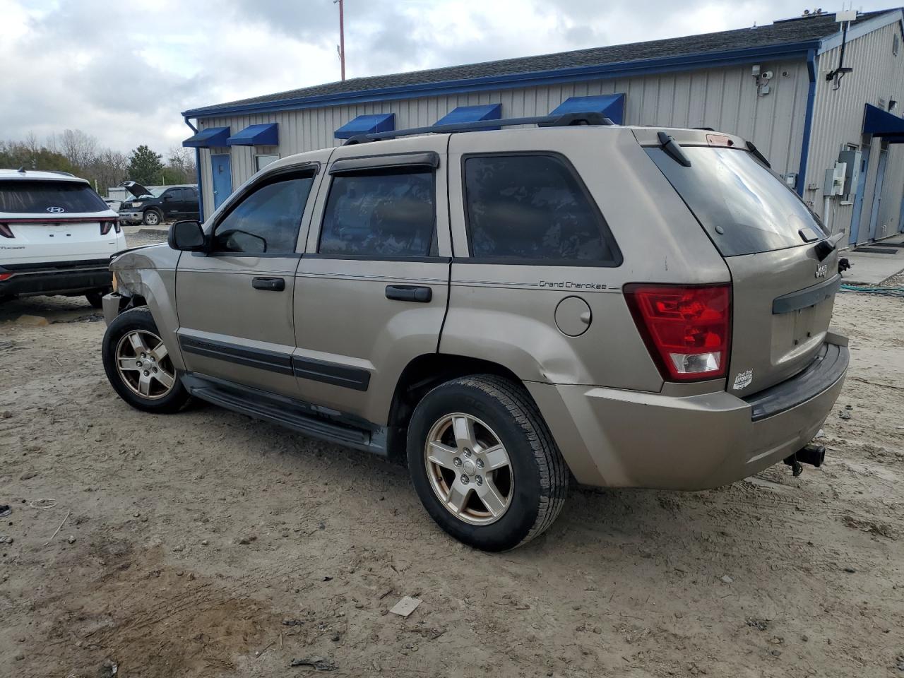 2005 Jeep Grand Cherokee - Image 2