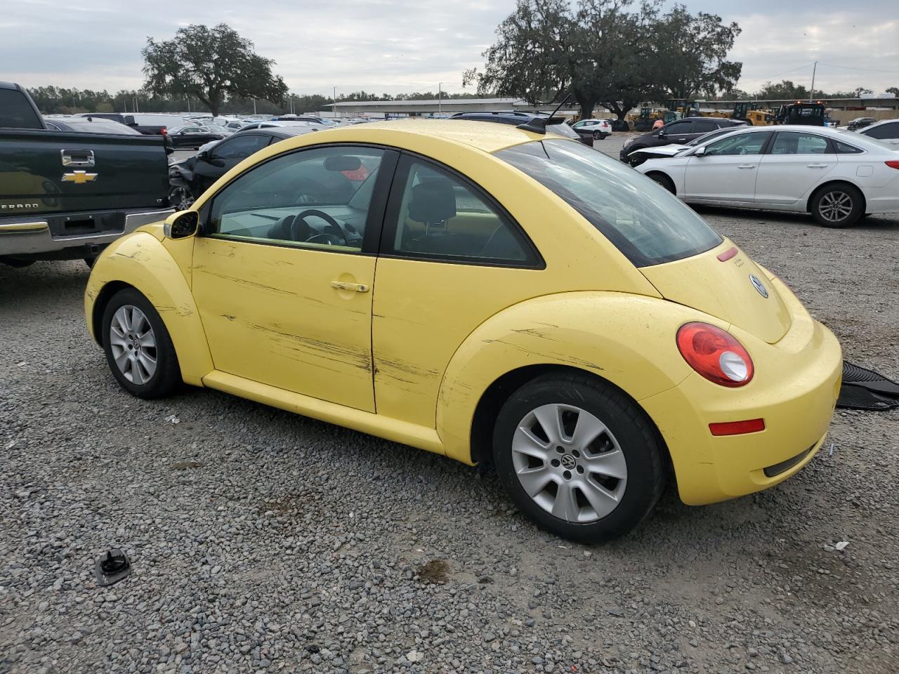 2010 Volkswagen Beetle - Image 2