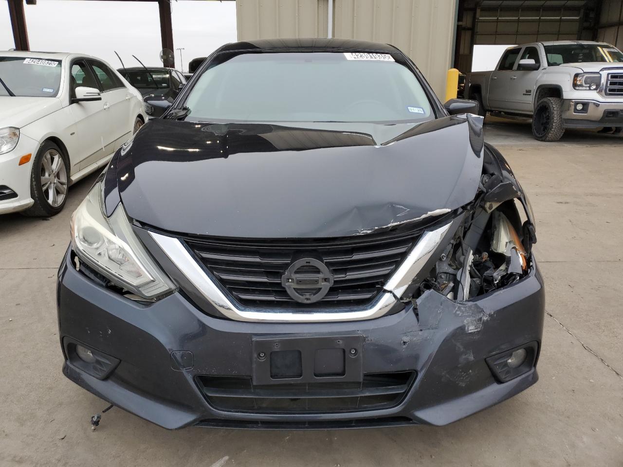 2017 Nissan Altima - Image 5