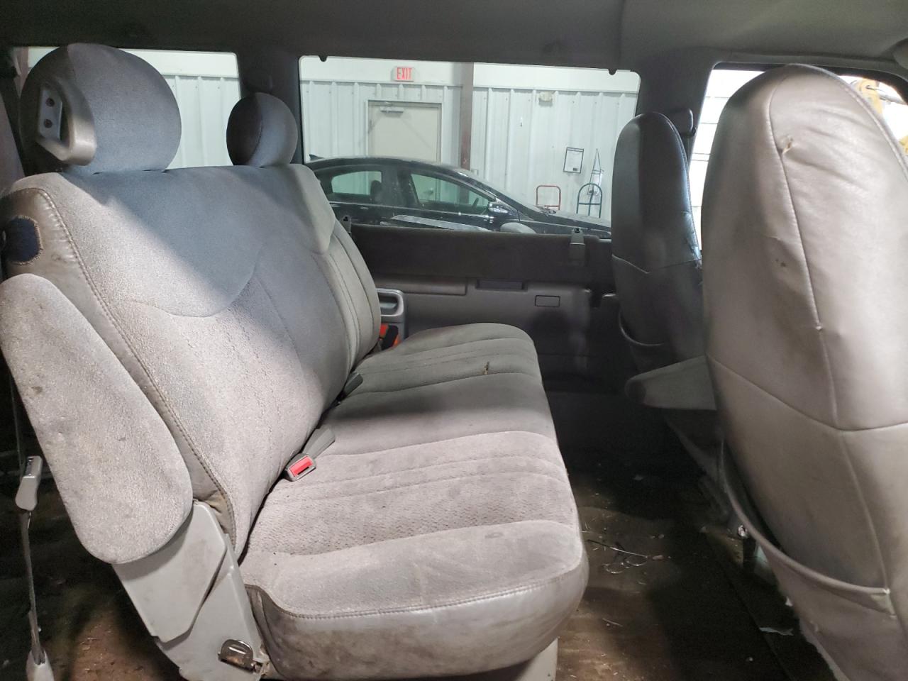 2000 GMC Safari - Image 11