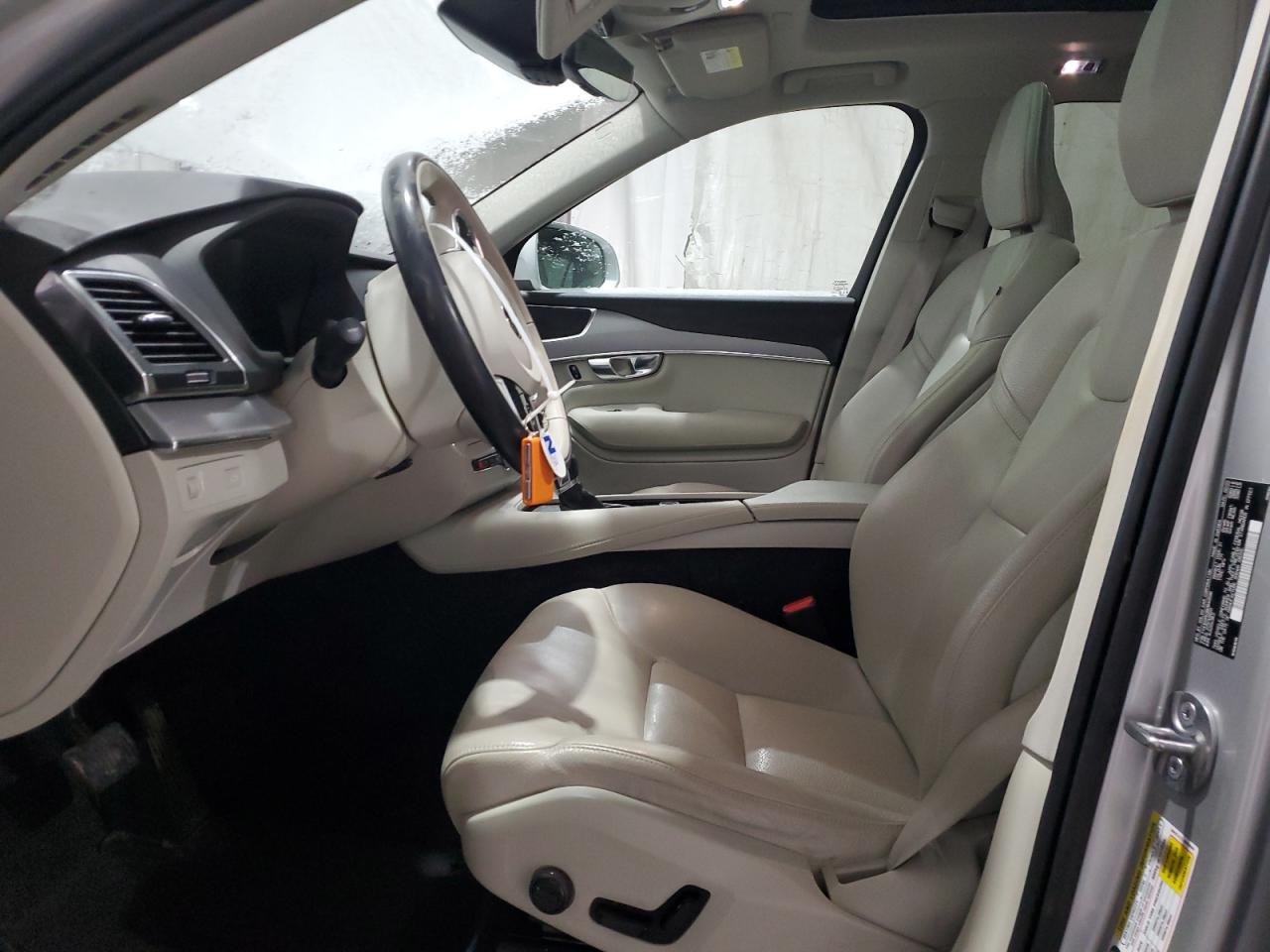 2022 Volvo XC90 - Image 7