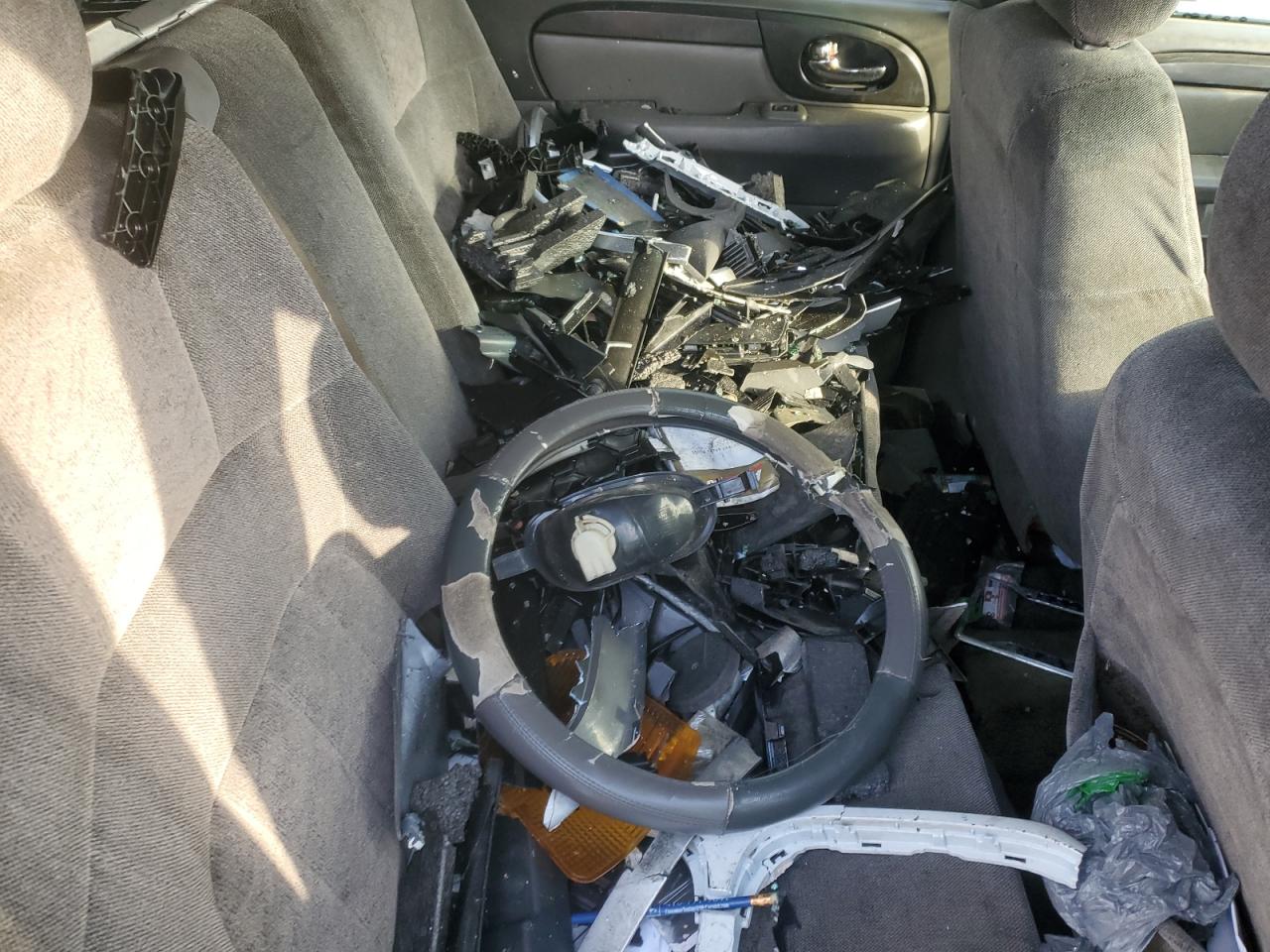 2004 GMC Envoy - Image 13