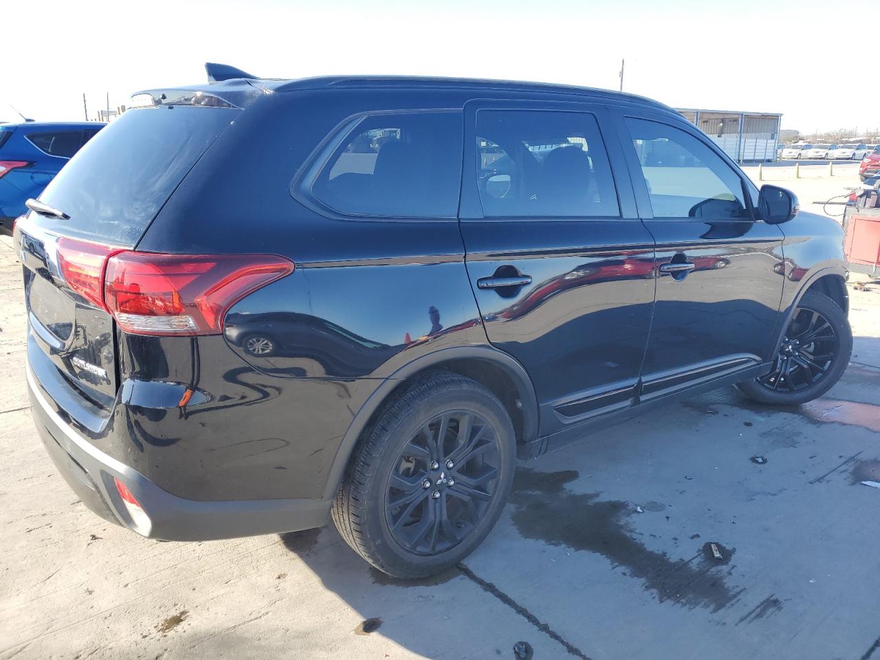 2019 Mitsubishi Outlander - Image 3