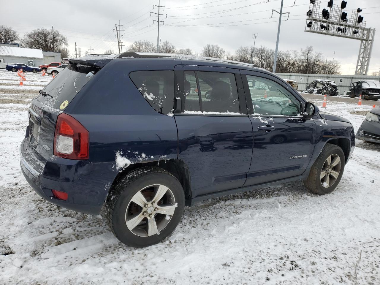 VIN 1C4NJDEB2GD671841 2016 JEEP COMPASS no.3