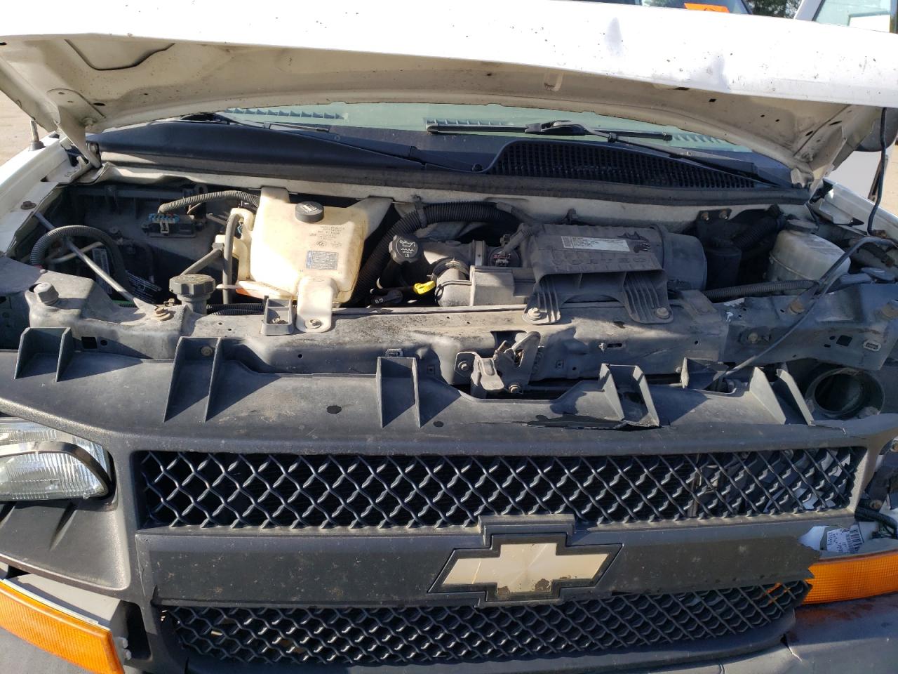 2009 Chevrolet Express - Image 11