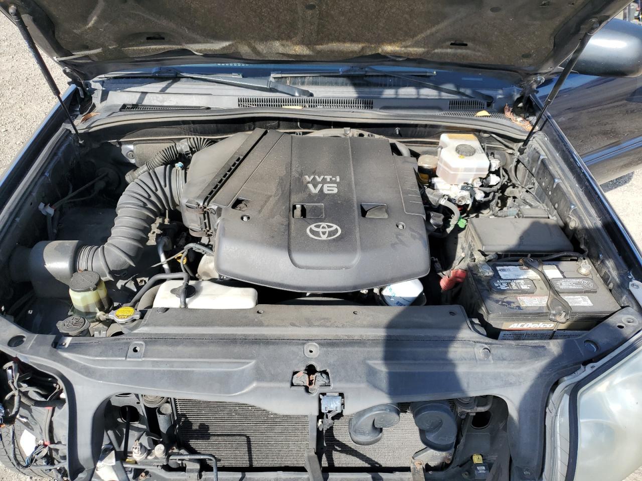 2004 Toyota 4Runner - Image 12