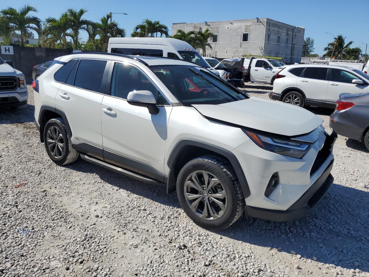 2022 Toyota RAV 4 - Image 4
