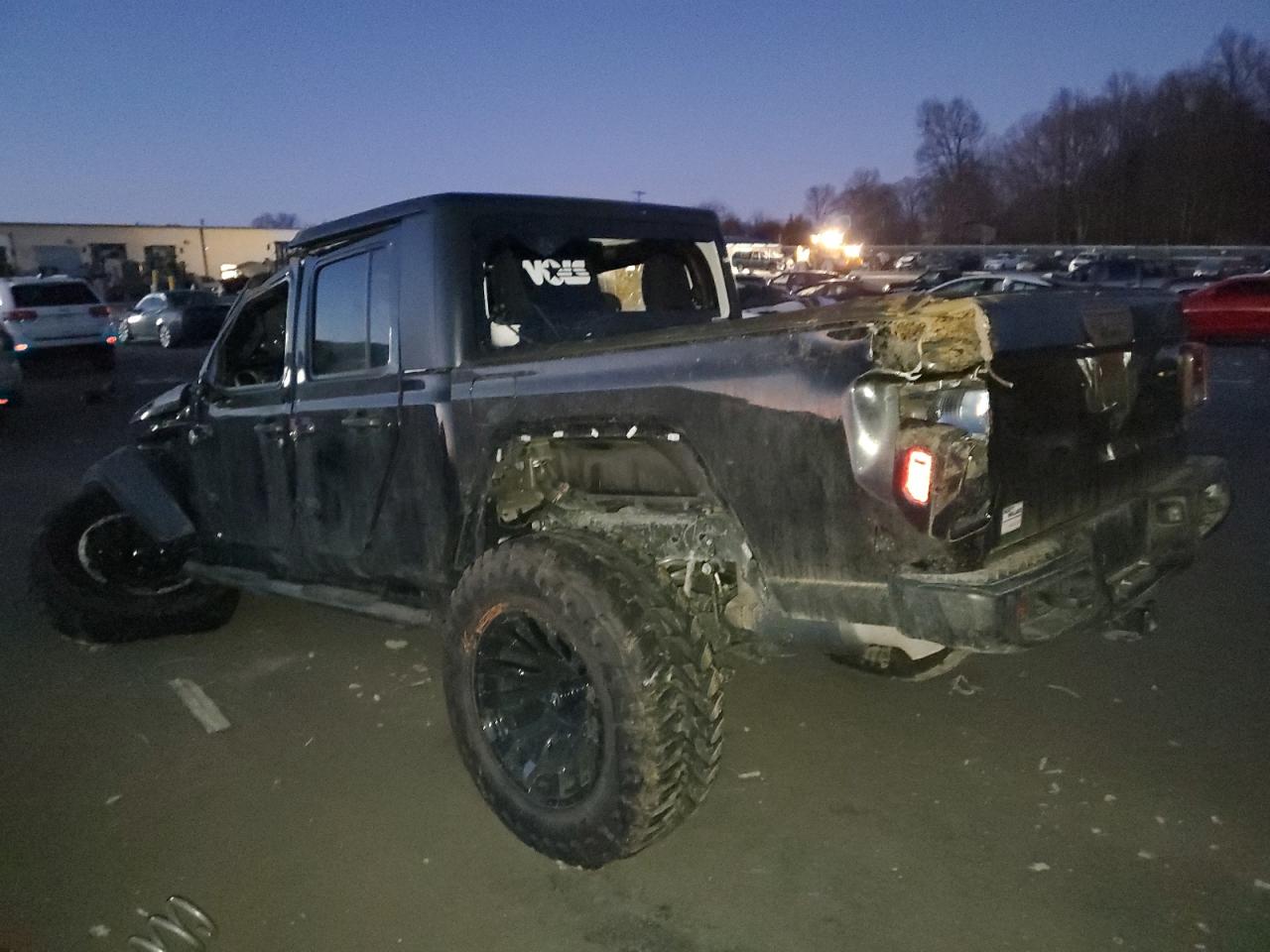 2021 Jeep Gladiator - Image 2