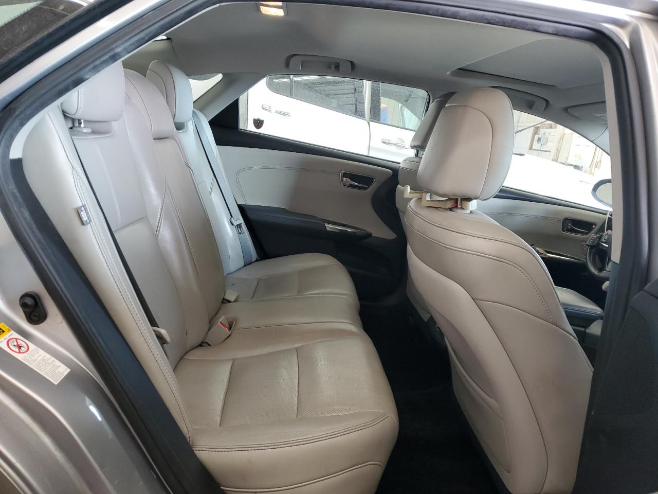 2015 Toyota Avalon - Image 10