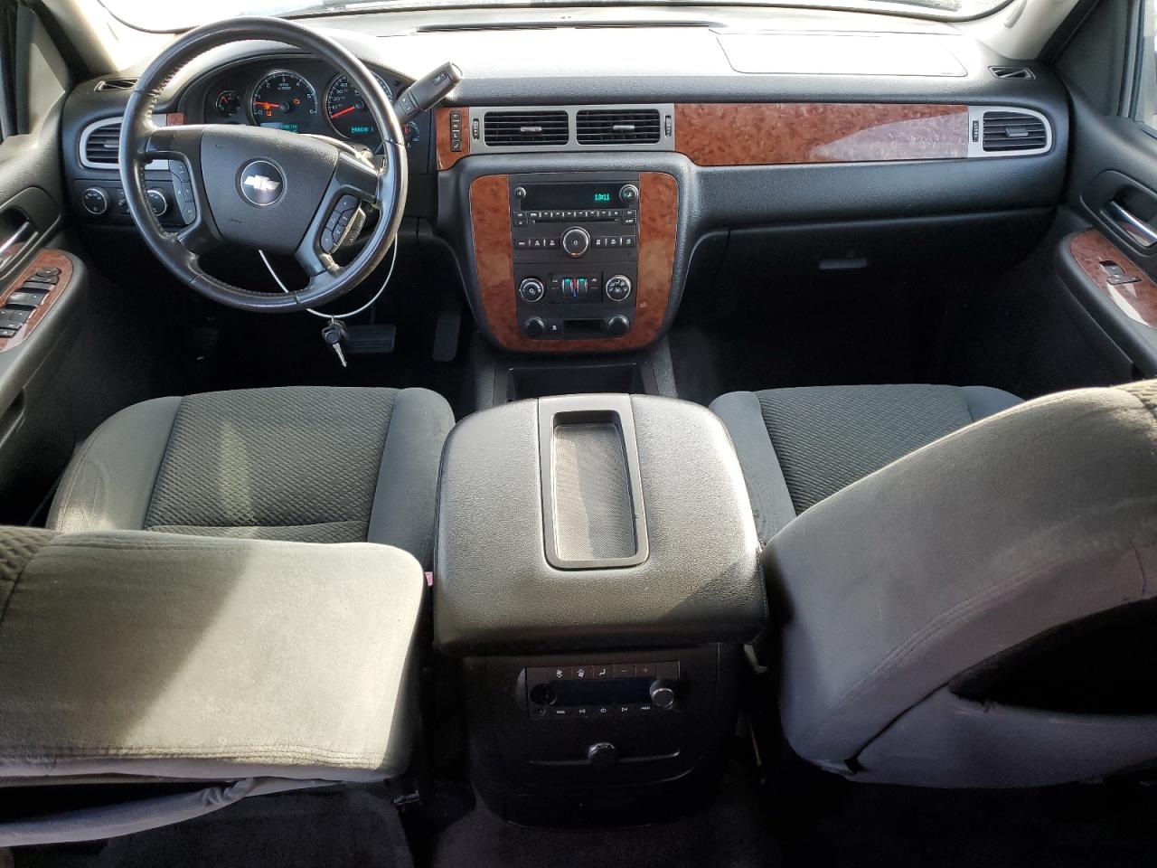 2008 Chevrolet Suburban K2500 VIN: 3GNGK26K68G308737 Lot: 42417505