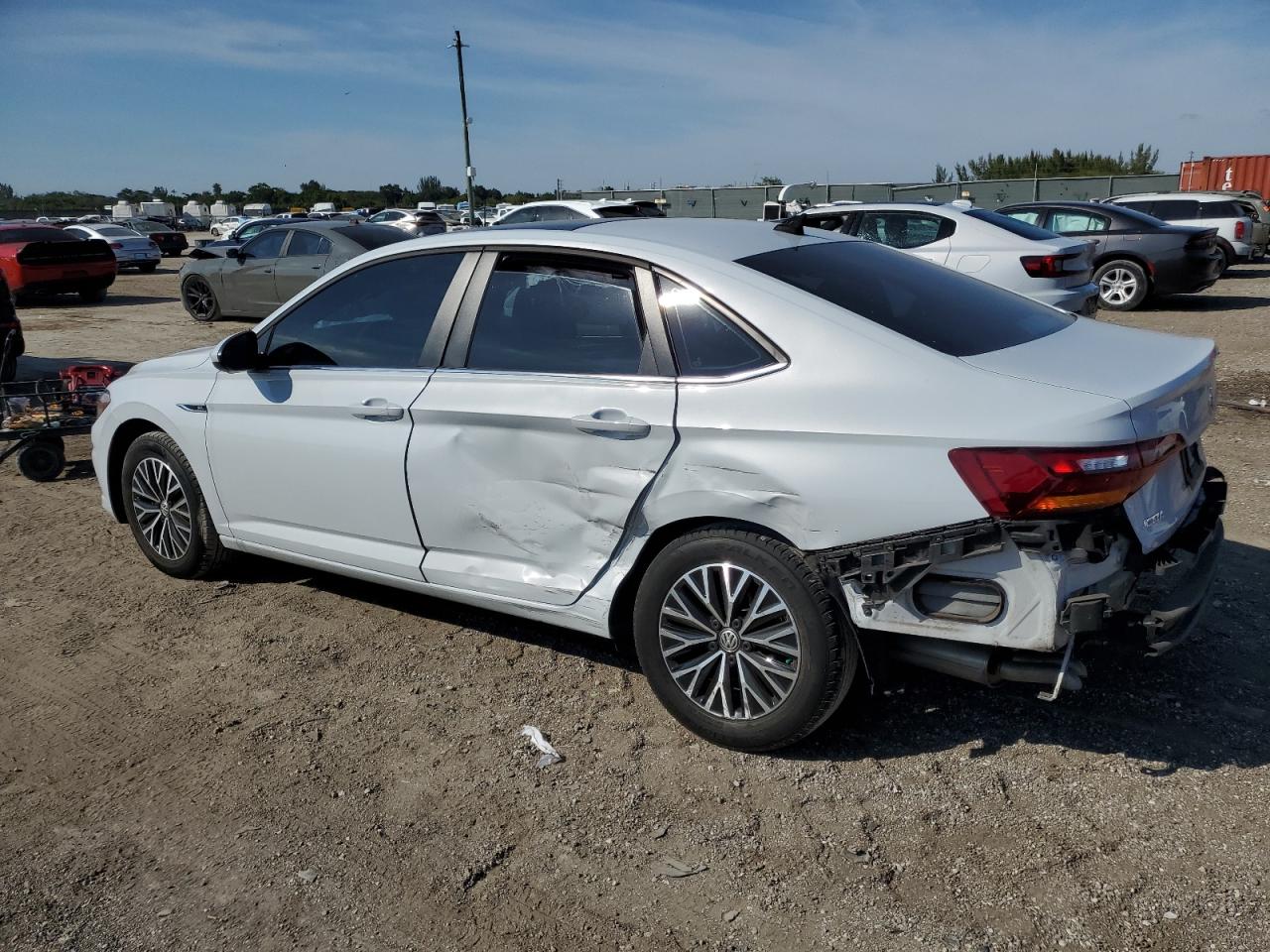 2019 Volkswagen Jetta - Image 2