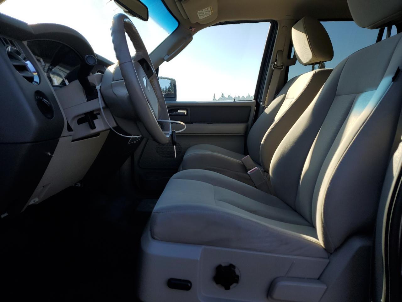 2011 Ford Expedition - Image 7