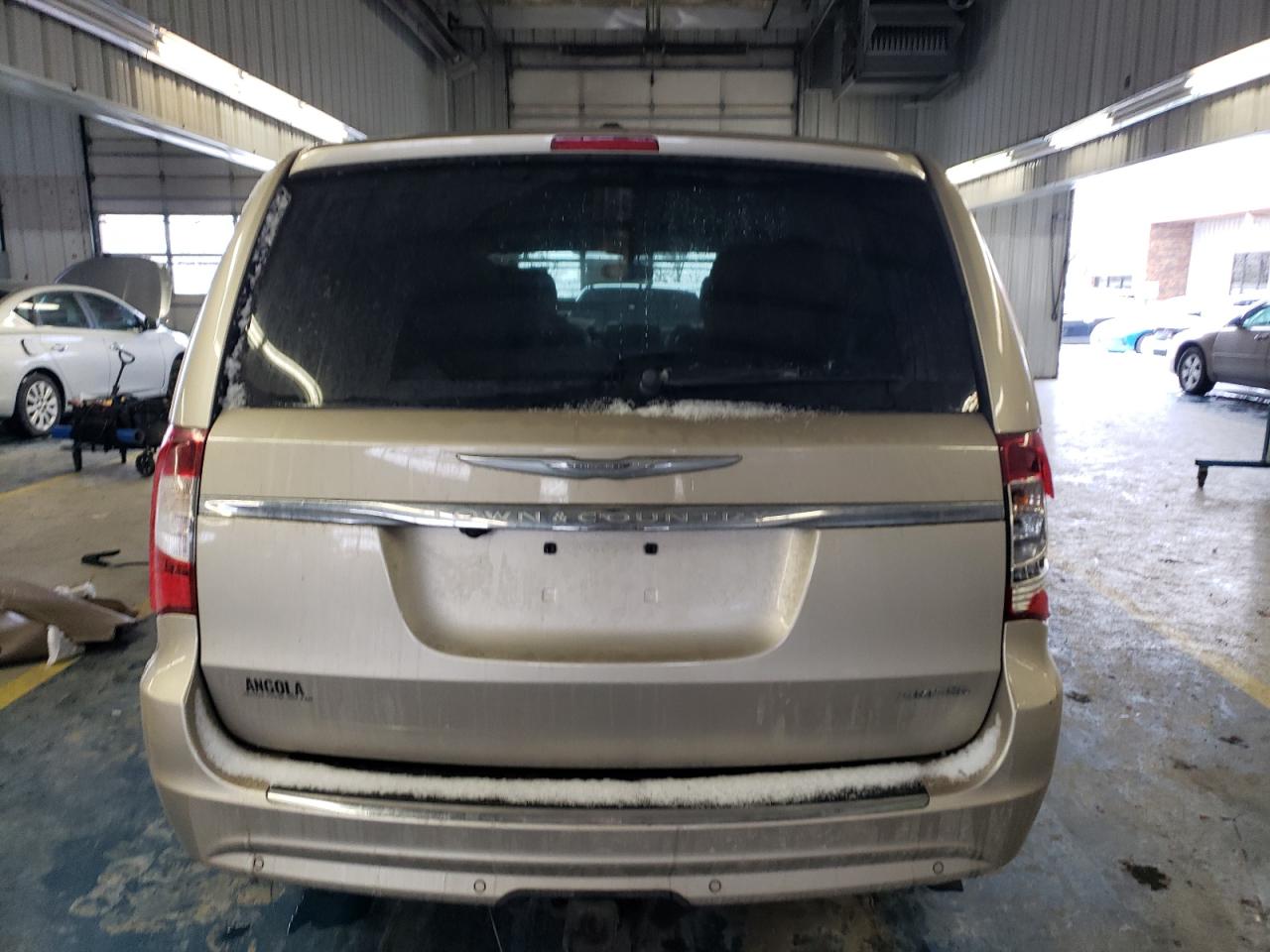 2012 Chrysler Town & Country - Image 6