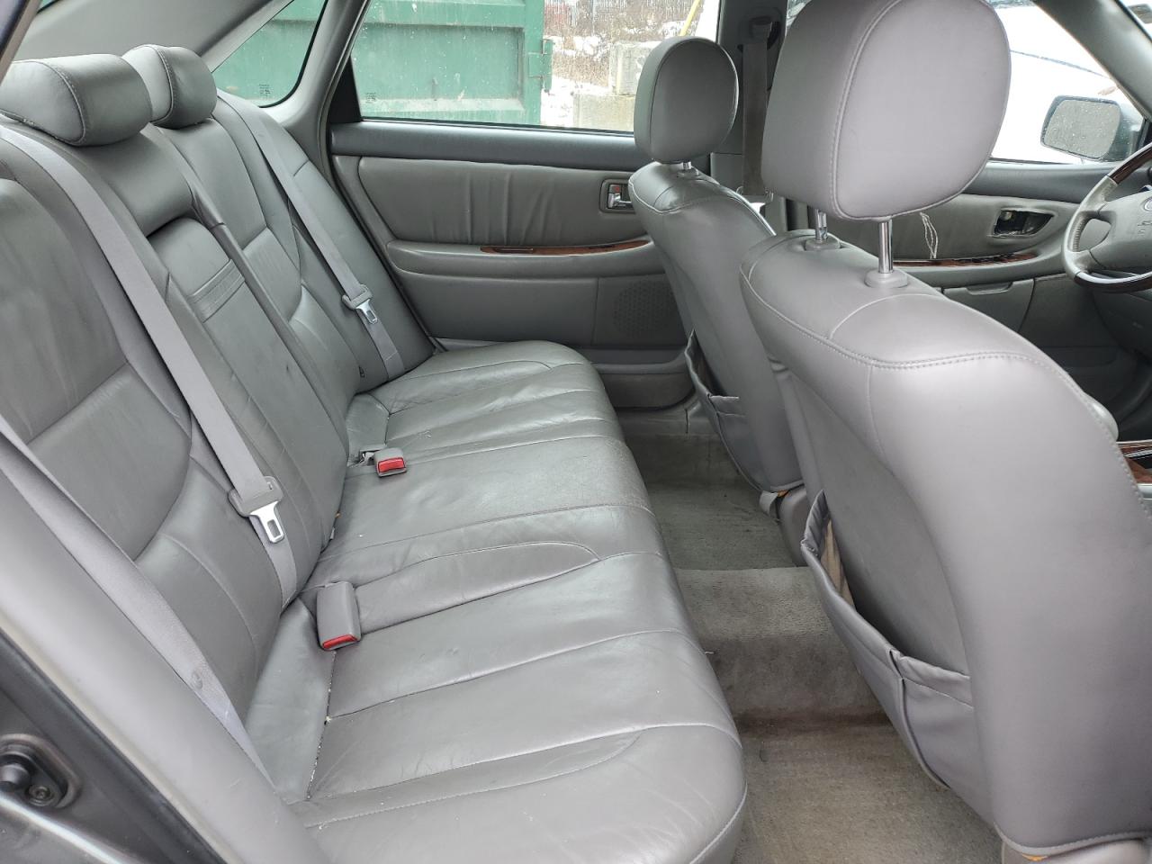 2004 Toyota Avalon - Image 10