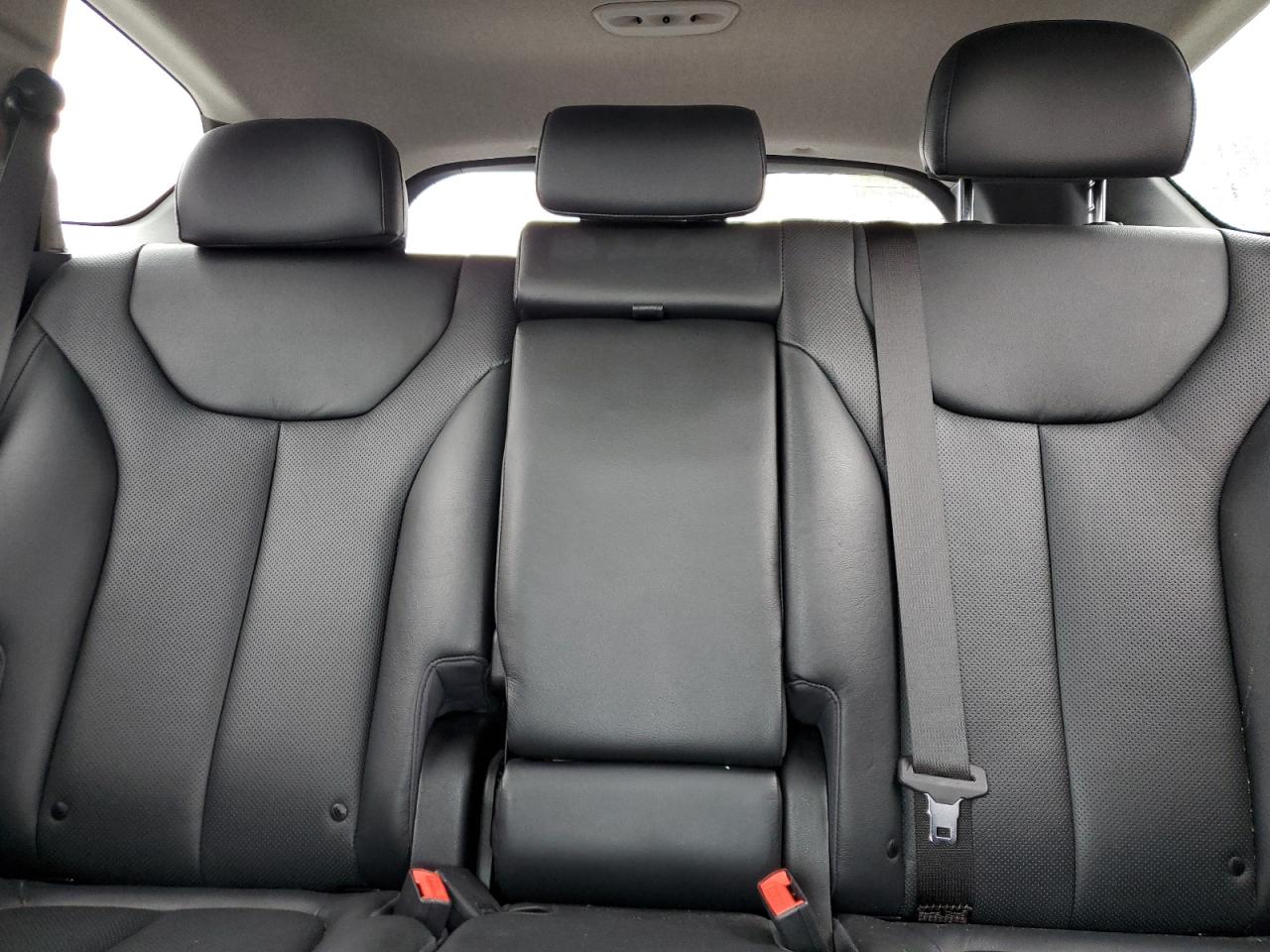 2020 Hyundai Santa Fe - Image 10