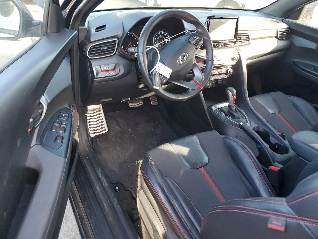2019 Hyundai Veloster - Image 8