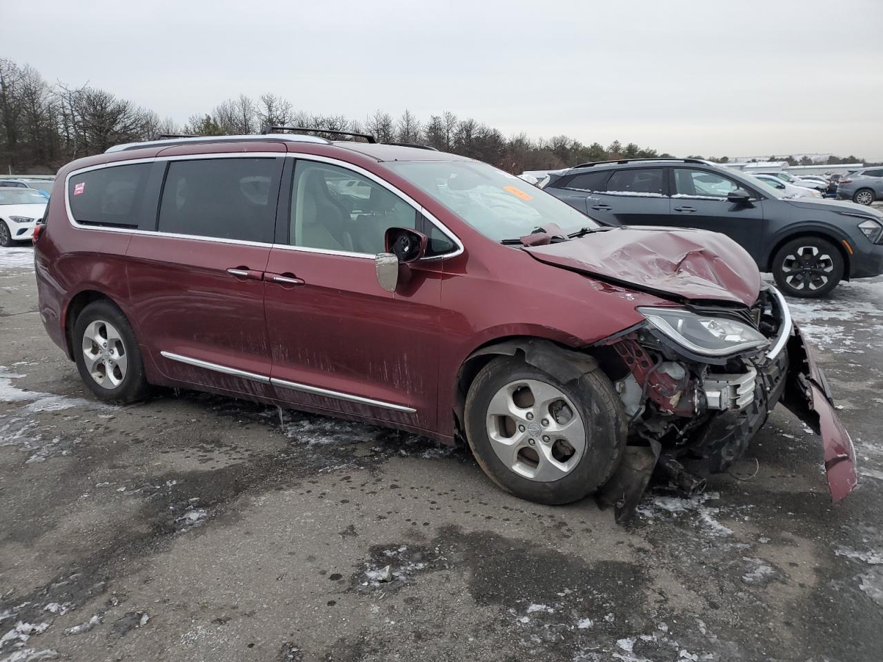 2019 Chrysler Pacifica - Image 4