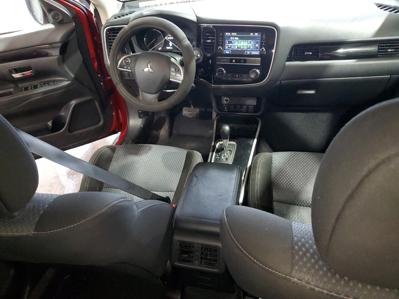 2019 Mitsubishi Outlander - Image 8
