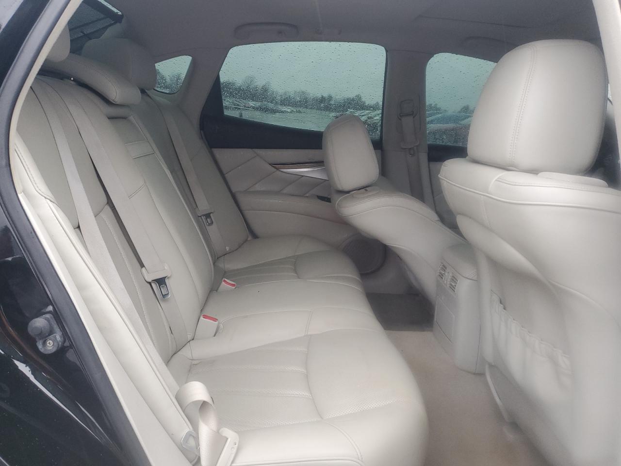 2012 Infiniti M - Image 10