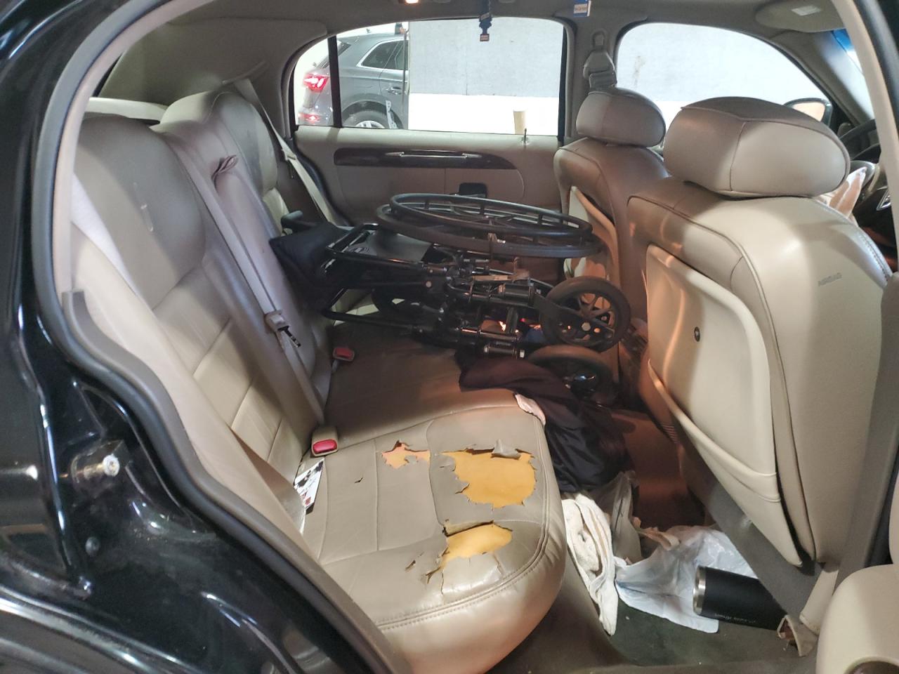 1999 Lincoln Town Car Signature VIN: 1LNFM82W9XY600361 Lot: 87359164