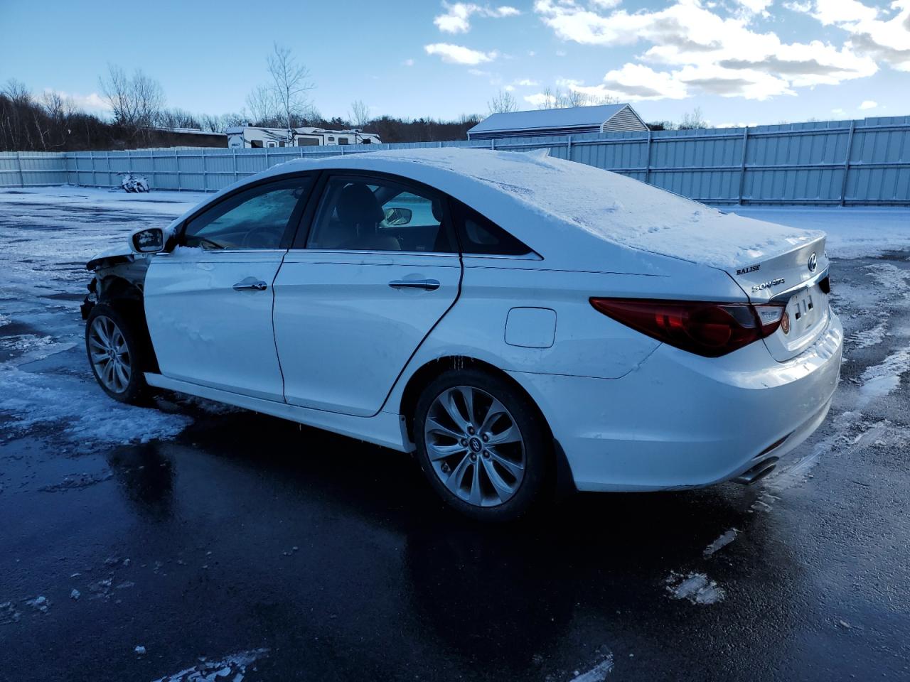 2011 Hyundai Sonata - Image 2