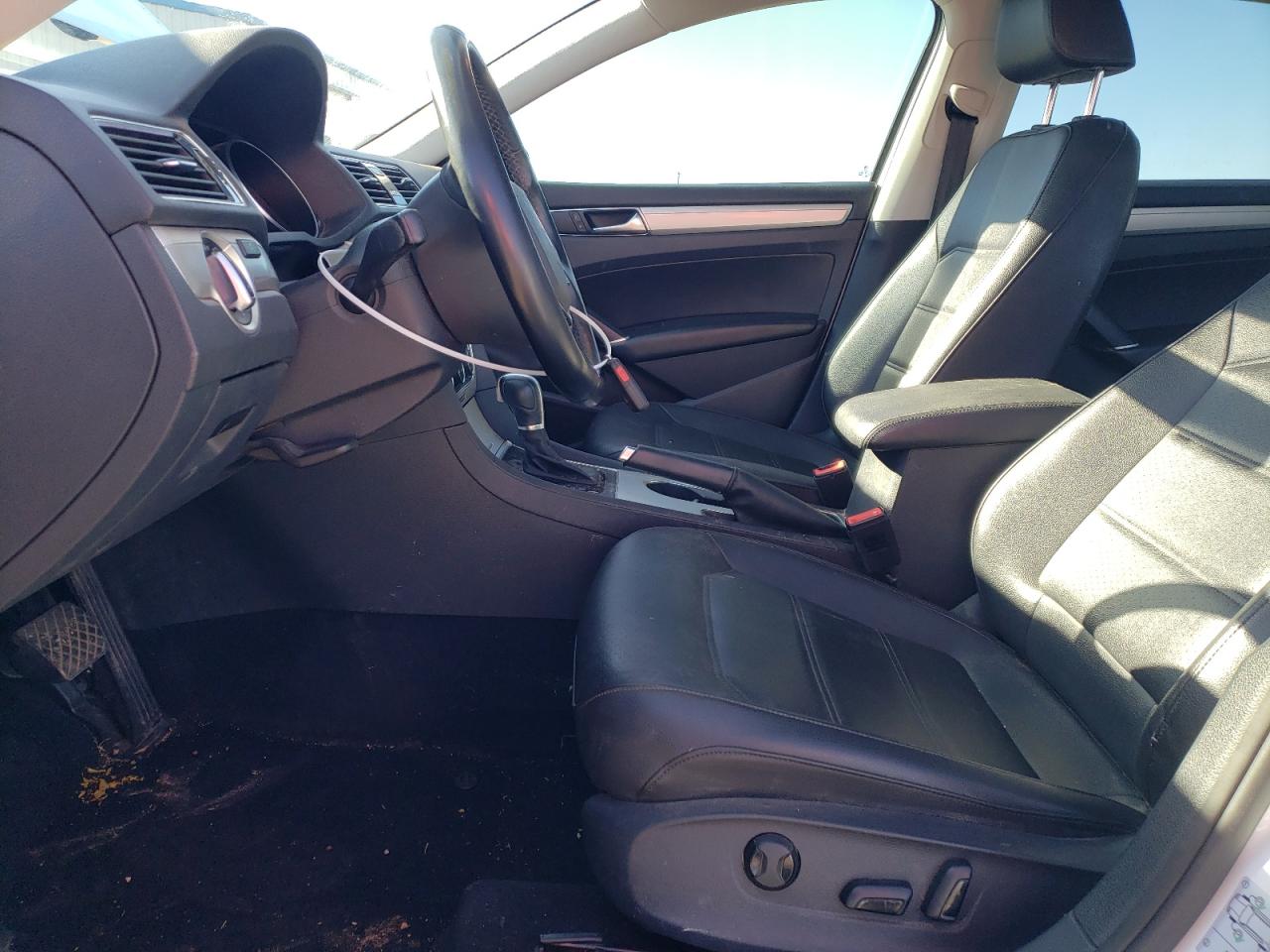 2019 Volkswagen Passat - Image 7