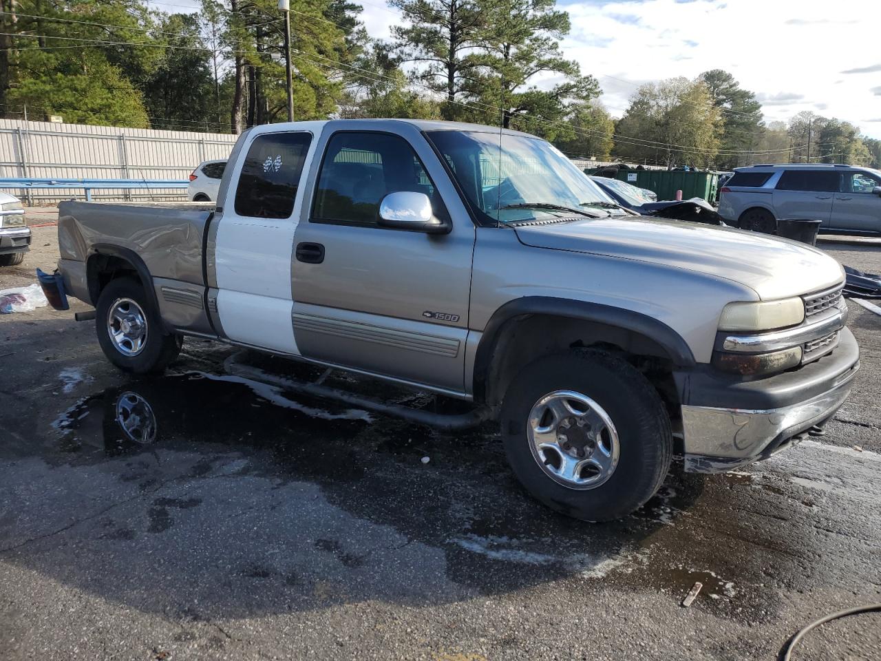 2000 Chevrolet Silverado - Image 4