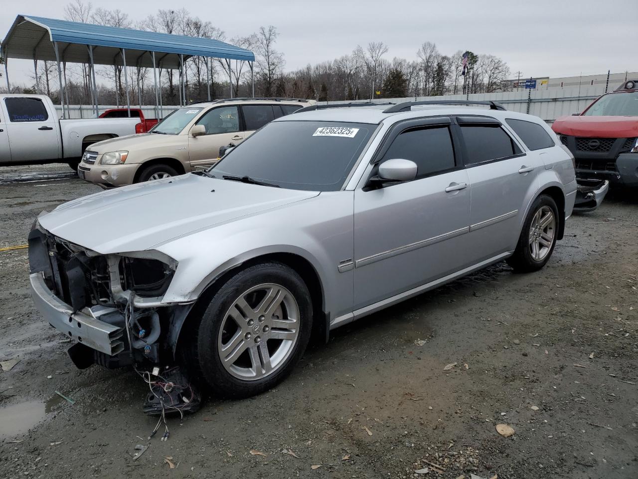 2005 Dodge Magnum - Image 1