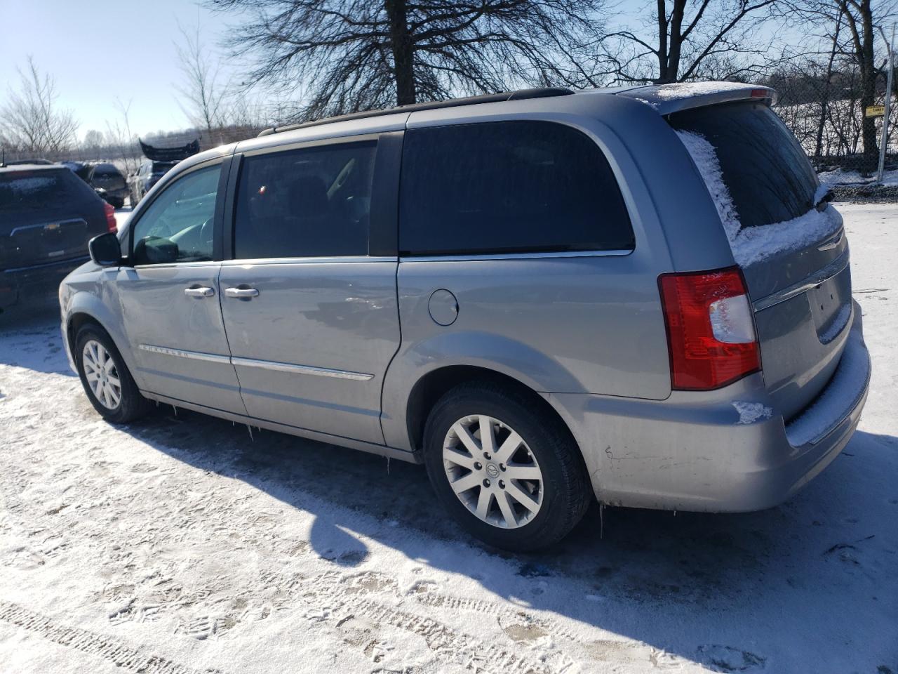 2015 Chrysler Town & Country - Image 2