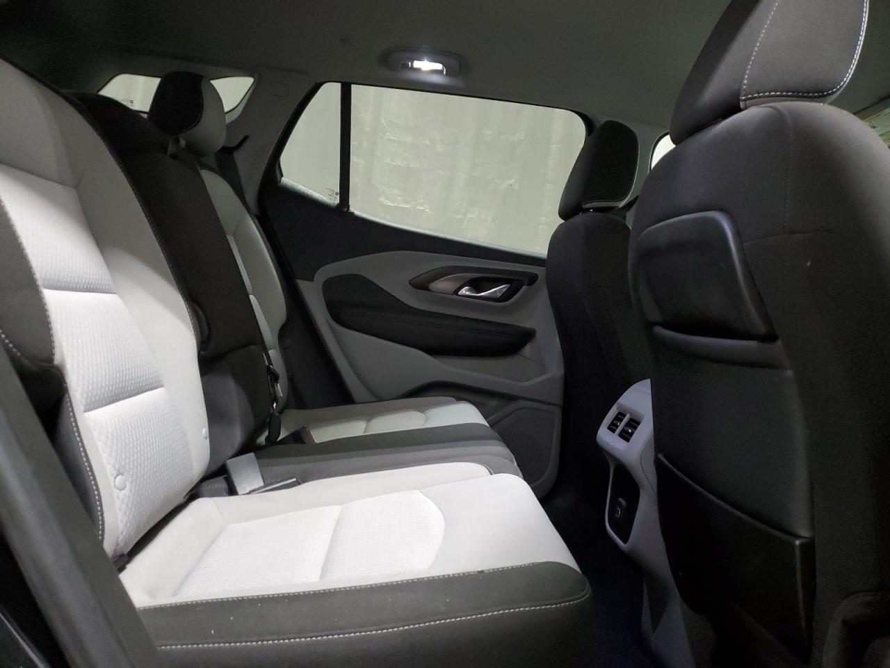 2022 GMC Terrain - Image 11