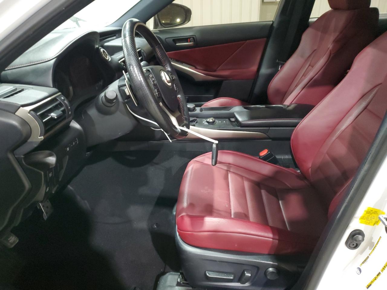 2019 Lexus IS - Image 7