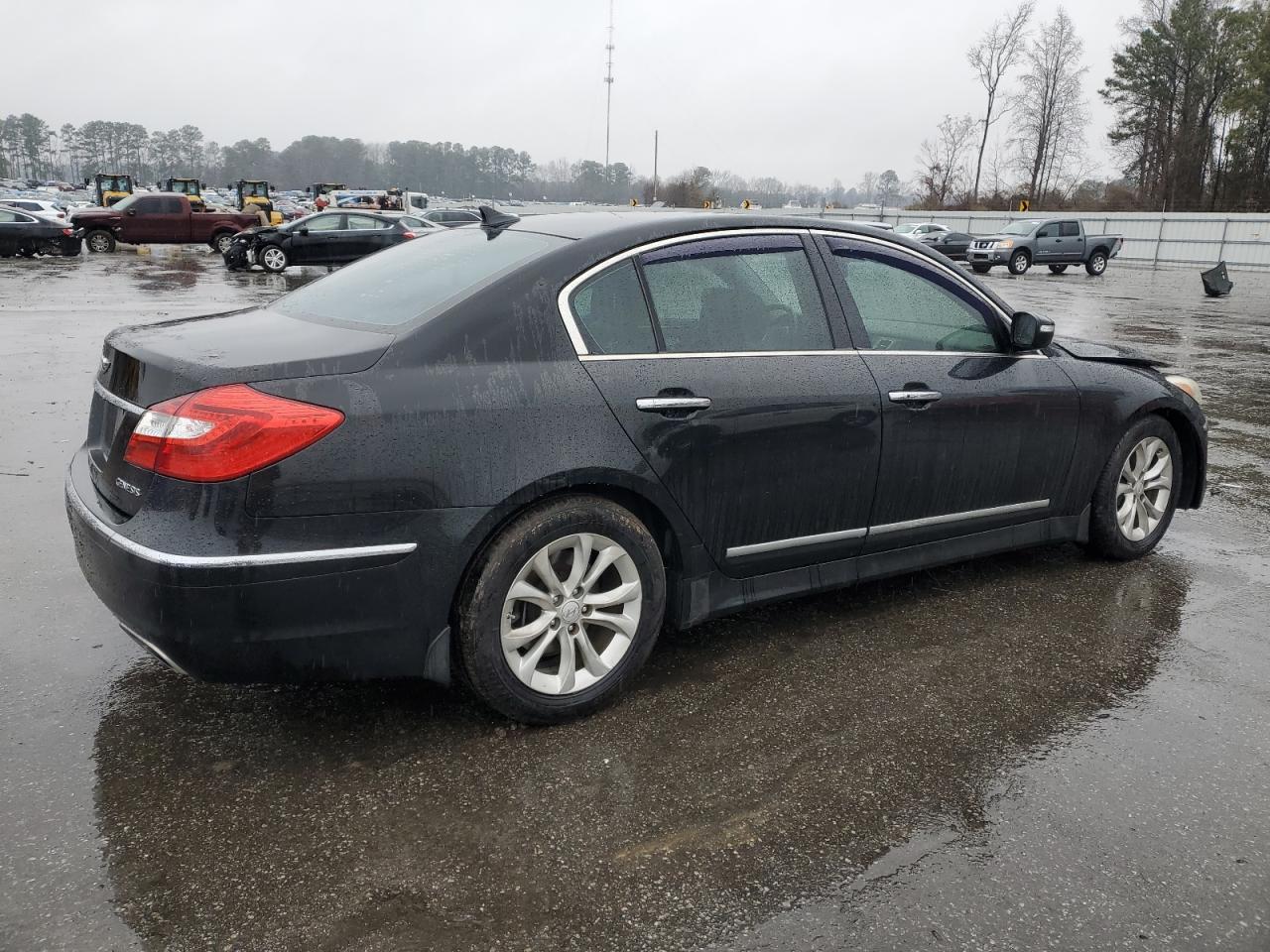 2013 Hyundai Genesis - Image 3