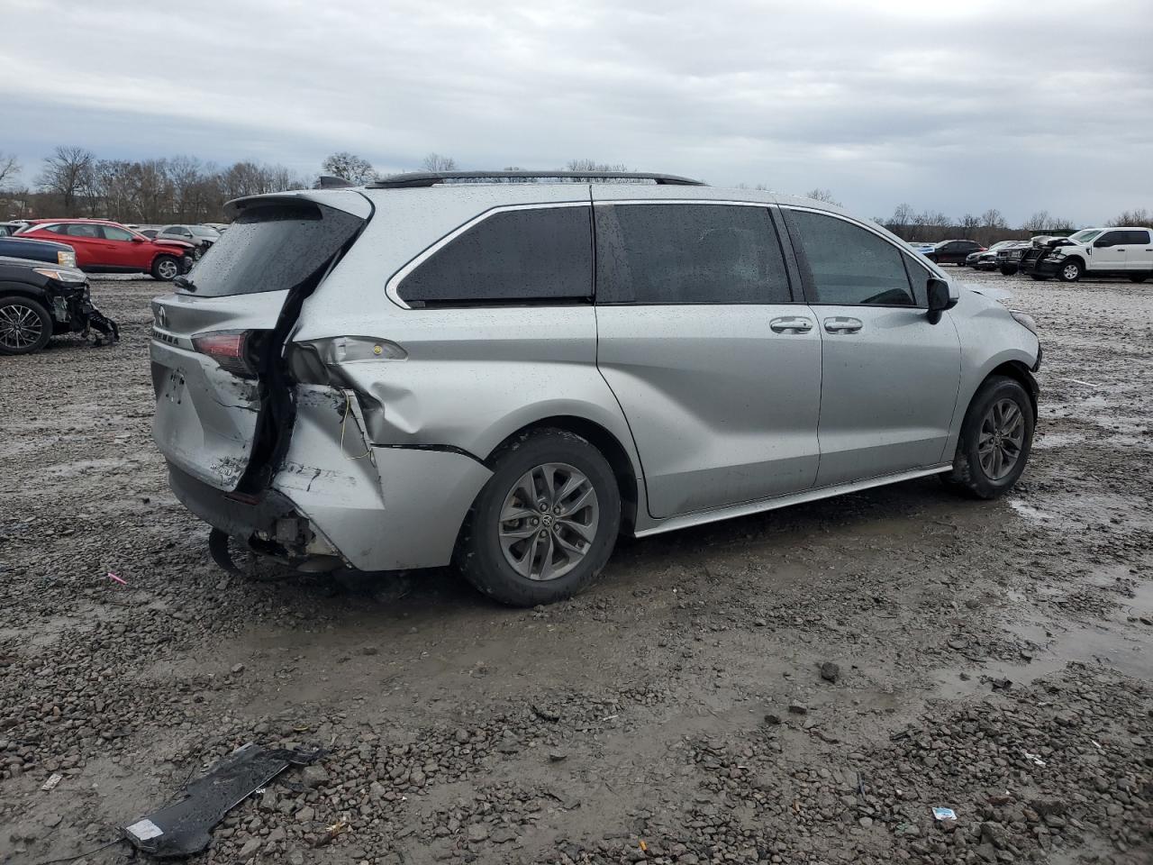 2022 Toyota Sienna - Image 3